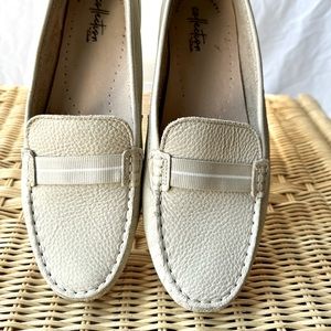 🔥 sale Clark’s leather loafers. Cream/ light tan. Size 10. Worn once. EUC.
